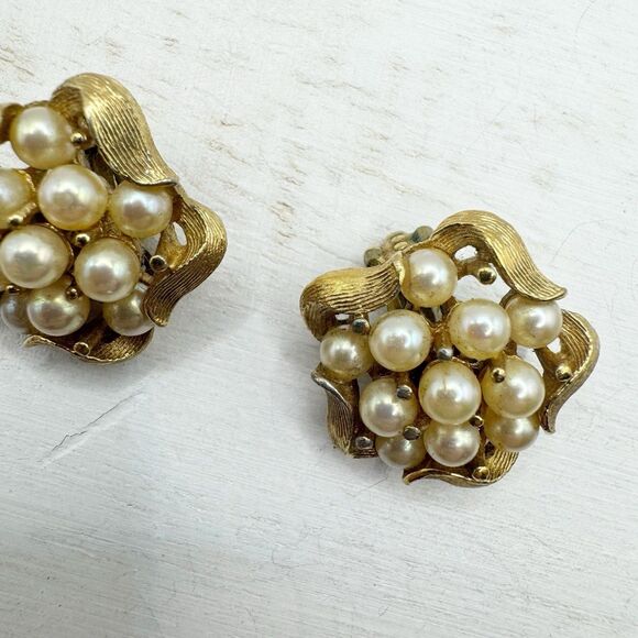 Panetta Pearl Cluster Flower Clip On Earrings Retro Mid Century Gold Tone Signed - Picture 6 of 9